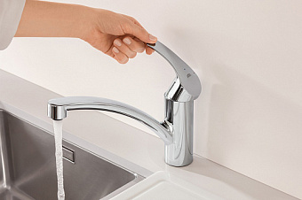 Смеситель для кухни GROHE Eurosmart 33281002 поворотный излив хром