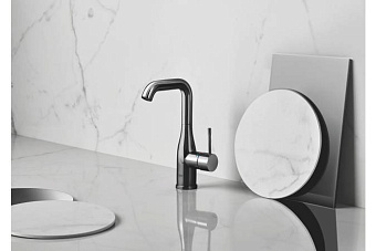 Смеситель для раковины GROHE Essence New 32628A01 чёрный