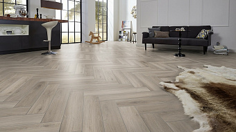 Ламинат KRONOTEX HERRINGBONE СЕРЕБРЯНЫЙ ДУБ D3773 665х133х8мм 32 класс 1,238кв.м