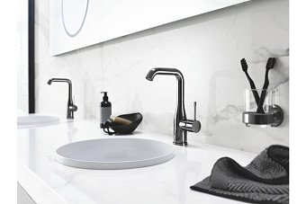 Смеситель для раковины GROHE Essence New 32628A01 чёрный