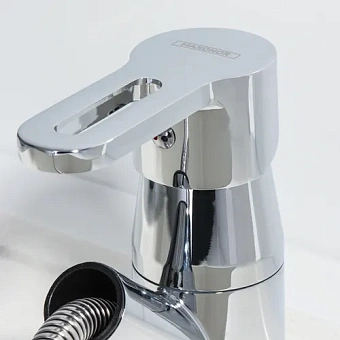 Смеситель для кухни Maxonor MN6075 поворотный излив хром