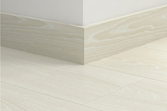 Плинтус Quick-Step 2400х77х14мм Дуб морозный QSPSKR05798