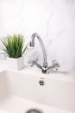 Смеситель для кухни Maxonor MN4924 поворотный излив хром