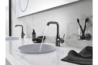 Смеситель для раковины GROHE Essence New 32628A01 чёрный