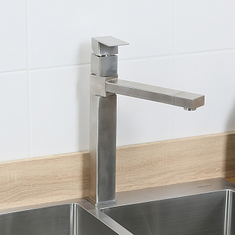 Смеситель для кухни MELANA Cubo 610203 поворотный излив сатин