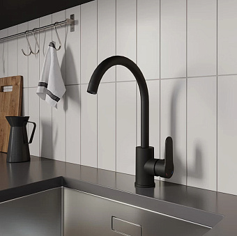 Смеситель для кухни MILARDO Poli POLBLJ0M05 поворотный излив чёрный матовый