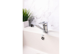 Смеситель для кухни Maxonor MN4204 поворотный излив хром