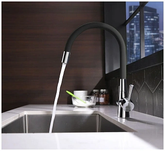 Смеситель для кухни LEMARK Comfort LM3075C гибкий излив хром/чёрный