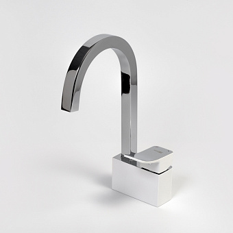 Смеситель для кухни WASSERKRAFT Aller 1067W поворотный излив белый/хром