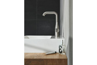 Смеситель для раковины GROHE Essence New 32628DC1 сталь