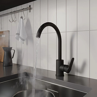 Смеситель для кухни MILARDO Poli POLBLJ0M05 поворотный излив чёрный матовый